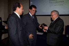 06-Entrega-de-distincion-a-ACOFACIEN